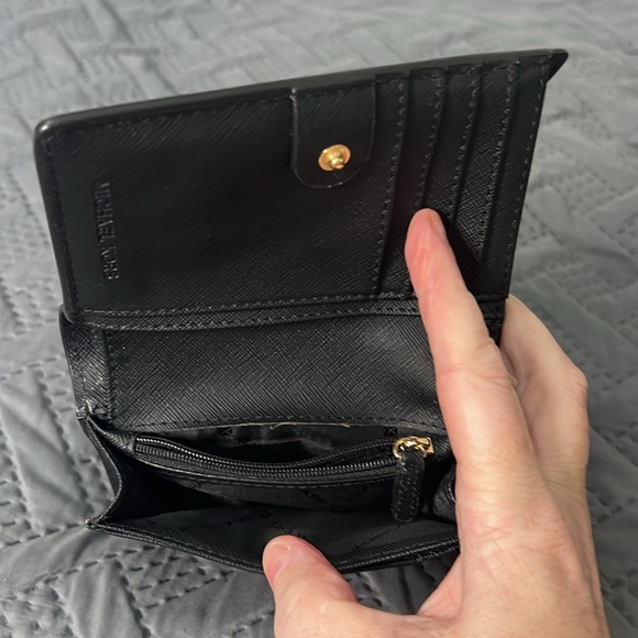Black Michael Kor wallet. used but with no sighs of wear. excellent condition. - Picture 4 of 4